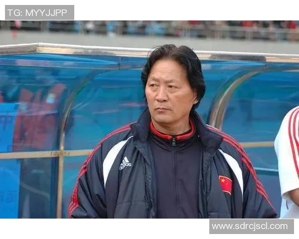 扬州足球球星的成长之路与辉煌成就：从地方少年到国际赛场的突破