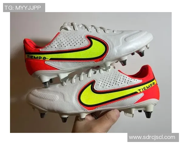 球星专属足球鞋全解析:顶级球员的选择与背后故事 球星专属足球鞋全解析:顶级球员的选择与背后故事