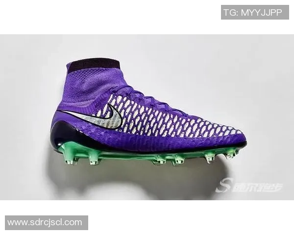 足球球星常穿的运动鞋款及其品牌解析，助你了解职业球员的选择标准